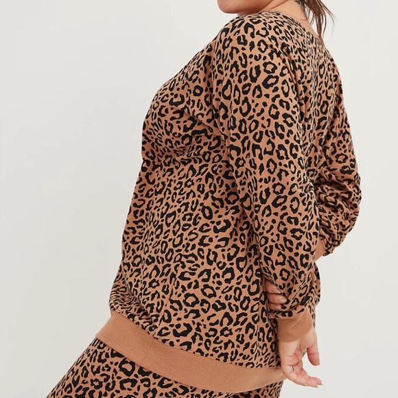 SET: Torrid Super Soft Fleece Leopard Raglan Sweatshirt/Jogger 1X - Picture 3 of 16